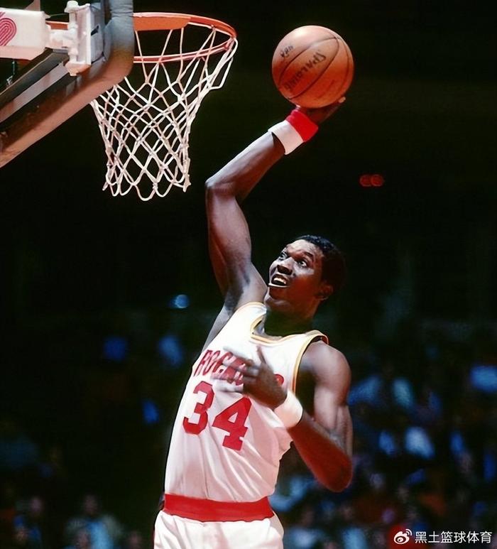 开云体育app下载-86年总决赛绿军对阵火箭,伯德场均24+9+9,奥拉朱旺呢?巨星坯子