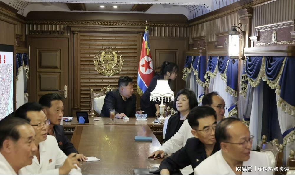 金正恩被曝佩戴价值10万瑞士名表,金与正背价值5万迪奥手提包