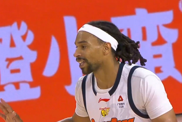 广东狂胜合肥33分：徐杰23+6+7三分 胡明轩复出10分