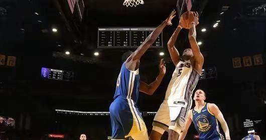 1682810585218063816.jpg 开云官网-【早报】35岁本泽马半场戴帽!15岁巴萨小将上演首秀