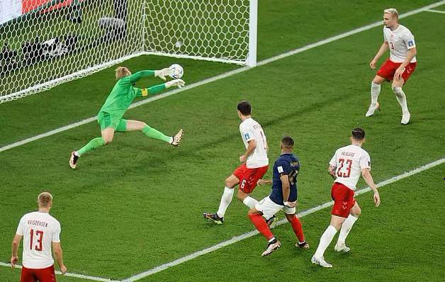 1669496479053085472.png 开云官网-梅开二度踢得更聪明 “无球”姆巴佩谁人能防?