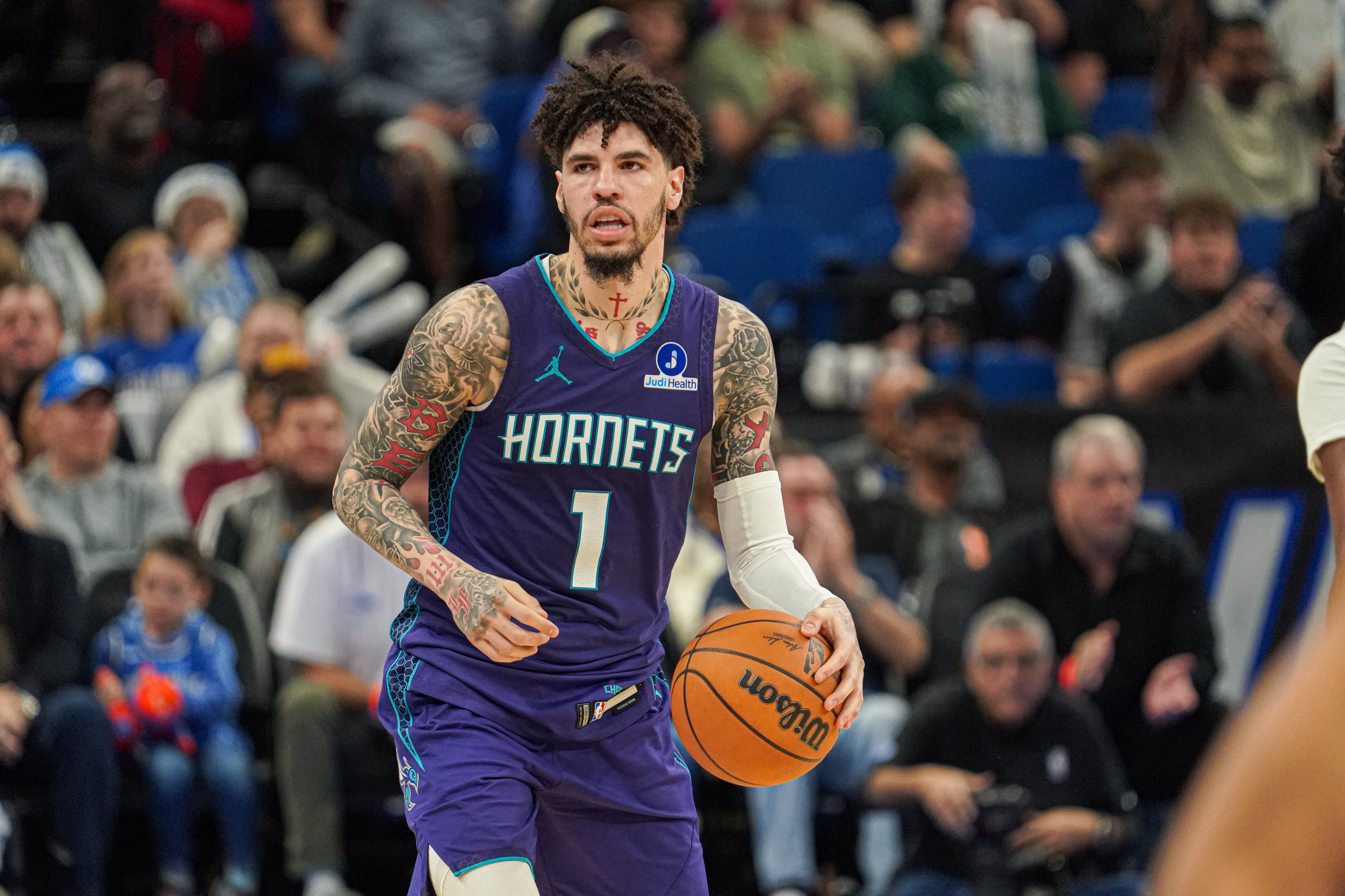 开云-全员一点手感都没有！黄蜂半场50投仅13中&amp;命中率26% 三分24中3