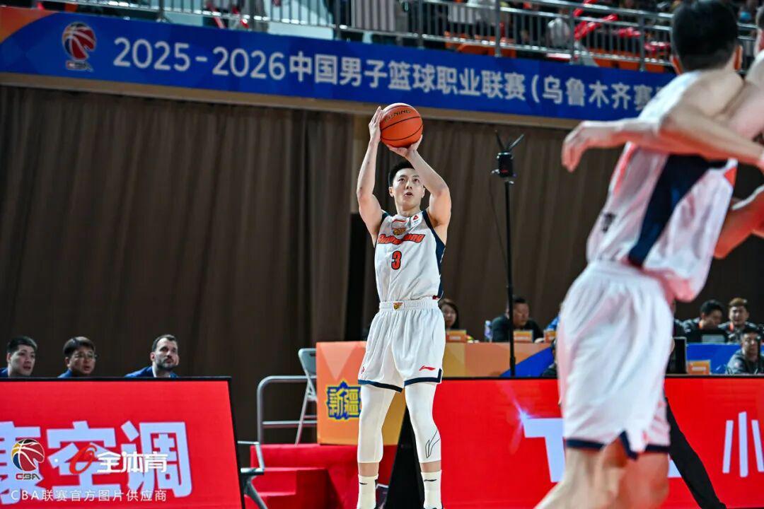 开云体育官方网站-下半场进攻乏力，华南虎客场憾负新疆