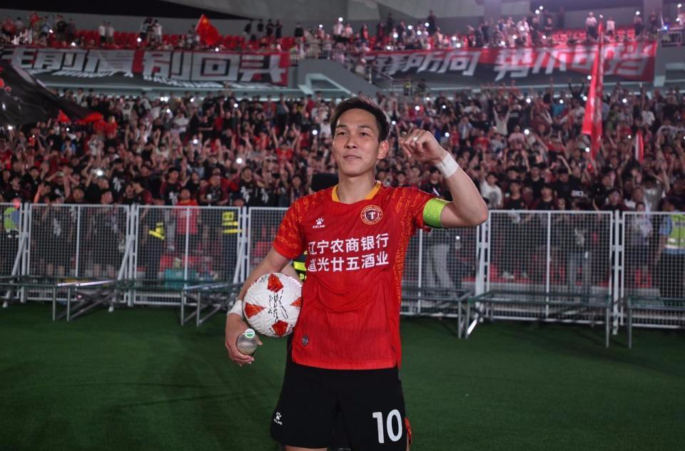 开云体育官方网站-铁人2连败后内乱？日本外援失宠引妻子哭诉：不甘心！他拼尽全力